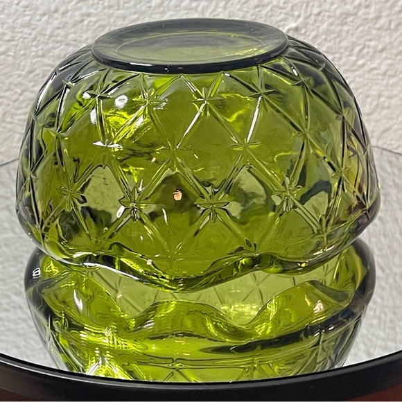 Vintage Emerald Green Pressed Glass Bowl — Diamond Starburst Pattern - Picture 9 of 9